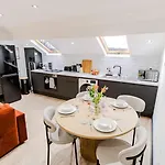 Apartment Stunning Skyview 2br Flat , Fast Wifi - Away From *