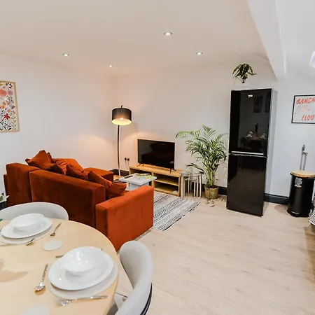 Stunning Skyview 2br Flat , Fast Wifi - Away From 아파트 *