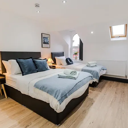 Stunning Skyview 2br Flat , Fast Wifi - Away From 公寓 利兹