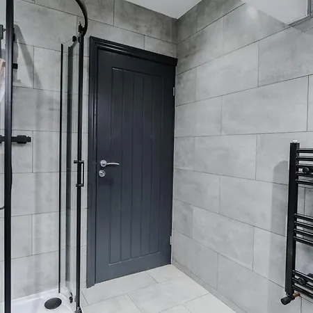 Stunning Skyview 2br Flat , Fast Wifi - Away From 公寓