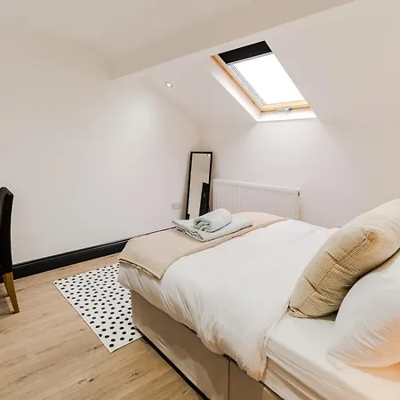 Stunning Skyview 2br Flat , Fast Wifi - Away From 公寓 利兹