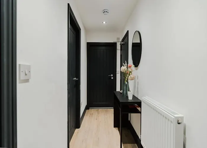 Stunning Skyview 2br Flat , Fast Wifi - Away From Apartamento