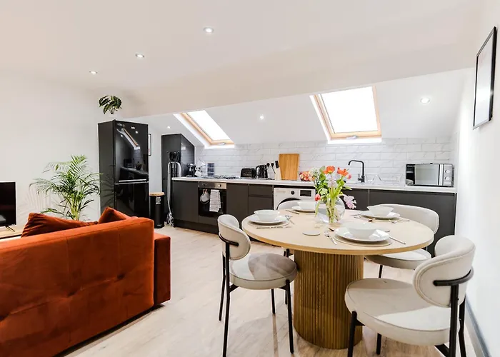 Stunning Skyview 2br Flat , Fast Wifi - Away From