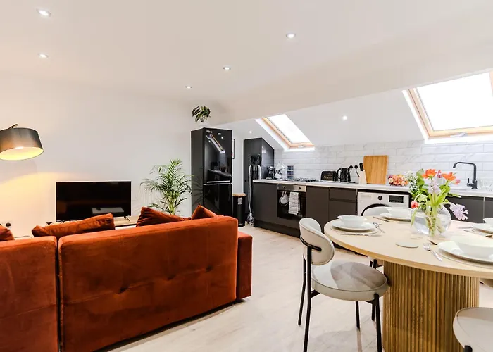 Stunning Skyview 2br Flat , Fast Wifi - Away From Apartamento