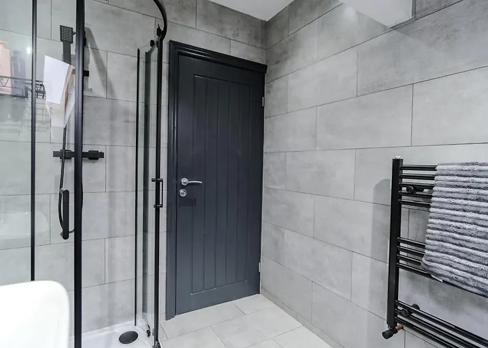 Stunning Skyview 2br Flat , Fast Wifi - Away From Apartamento