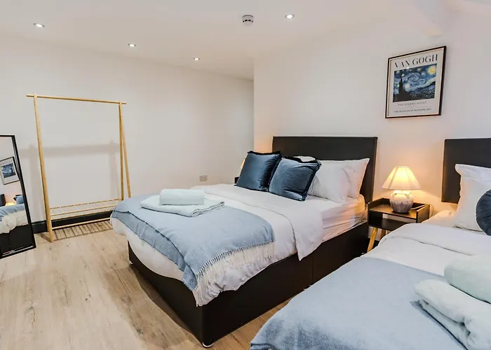 Stunning Skyview 2br Flat , Fast Wifi - Away From