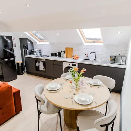 Apartment Stunning Skyview 2Br Flat , Fast Wifi - Home Away From Home *