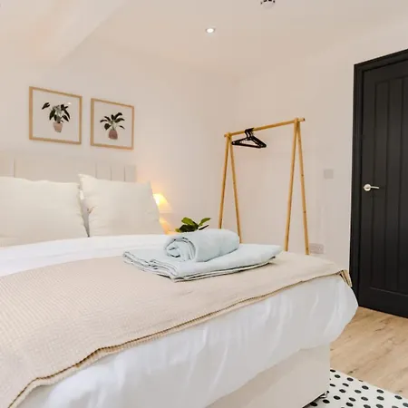 Stunning Skyview 2br Flat , Fast Wifi - Away From شقة ليدز