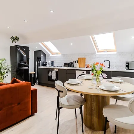 Stunning Skyview 2Br Flat , Fast Wifi - Home Away From Home