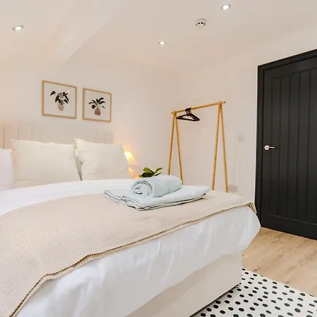 Stunning Skyview 2br Flat , Fast Wifi - Away From * ليدز